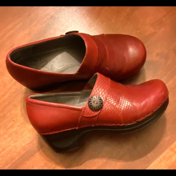 red sanita clogs